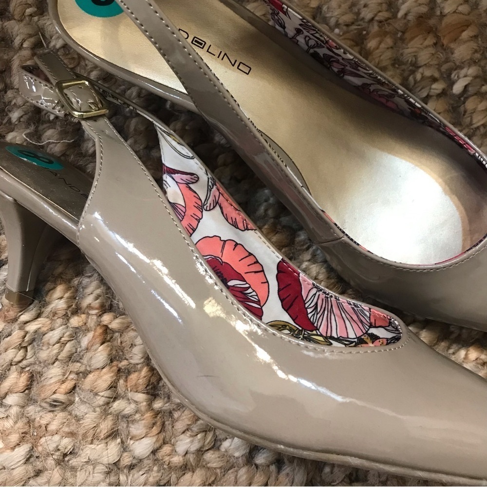 ▪️BANDOLINO Patent Leather Pumps - Picture 4 of 11